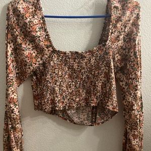 I am selling this shirt it’s never been used.